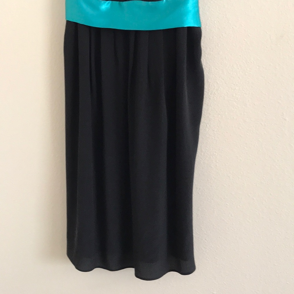 Dress - Picture 3 of 5